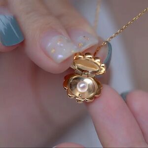 Gold Pearl Locket Necklace – Floral Shell Pendant with Hidden Pearl – NWT